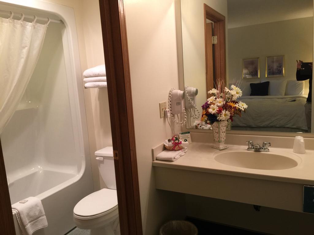 Americas Best Value Inn & Suites - Bluffton Εξωτερικό φωτογραφία